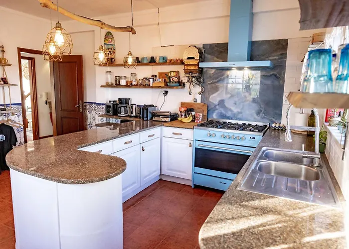 Santa Cruz Surf House By Stoke Travel Bed & Breakfast A dos Cunhados