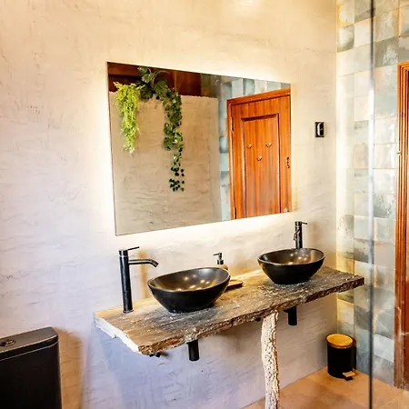 Santa Cruz Surf House By Stoke Travel Bed & Breakfast A dos Cunhados