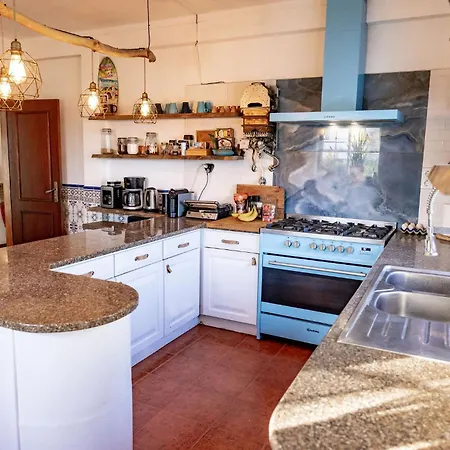 Santa Cruz Surf House By Stoke Travel Bed & Breakfast A dos Cunhados