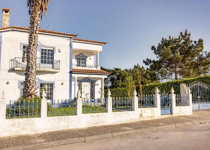 Alojamento de Acomodação e Pequeno-almoço Santa Cruz Surf House By Stoke Travel Aldeia dos Cunhados