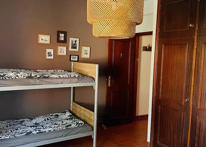 Santa Cruz Surf House By Stoke Travel Alojamento de Acomodação e Pequeno-almoço Aldeia dos Cunhados