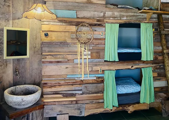 Santa Cruz Surf House By Stoke Travel Alojamento de Acomodação e Pequeno-almoço Aldeia dos Cunhados