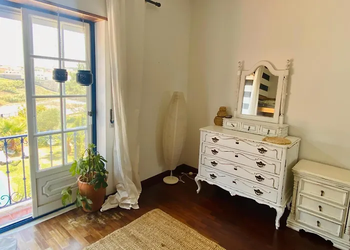 Santa Cruz Surf House By Stoke Travel * Aldeia dos Cunhados